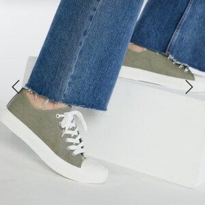 NWOT JustFab Sneakers Classic Design Jeymi Low Top Canvas Size 10 in Green/white